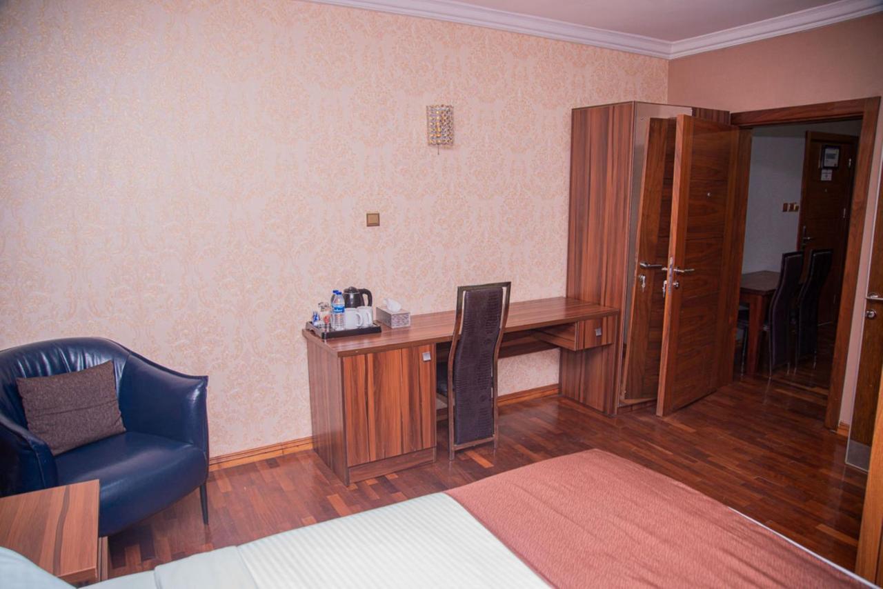 Mahogany Hotel And Suites イバダン エクステリア 写真