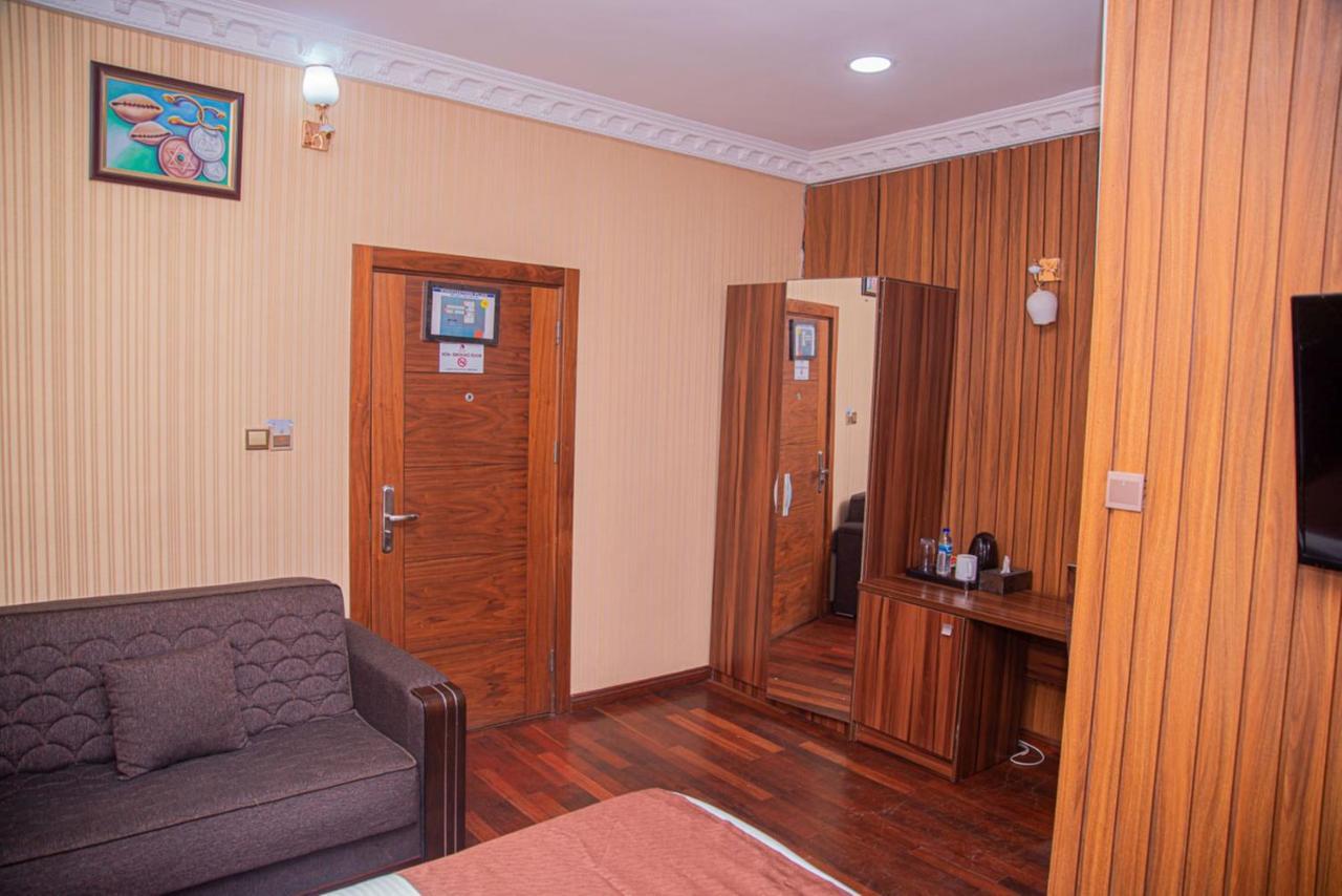 Mahogany Hotel And Suites イバダン エクステリア 写真