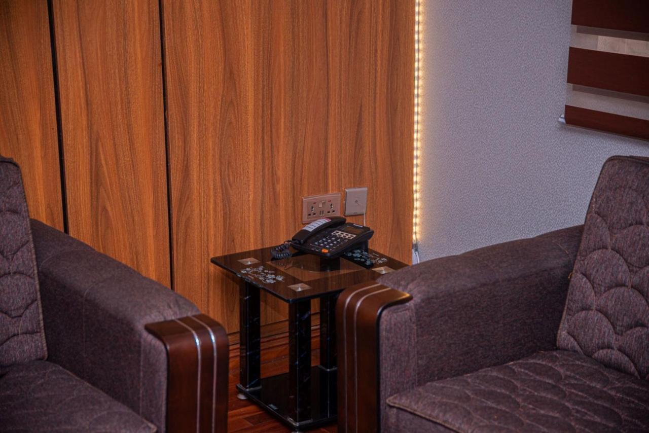 Mahogany Hotel And Suites イバダン エクステリア 写真