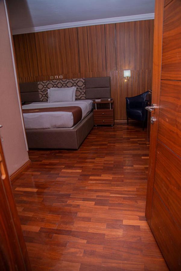 Mahogany Hotel And Suites イバダン エクステリア 写真