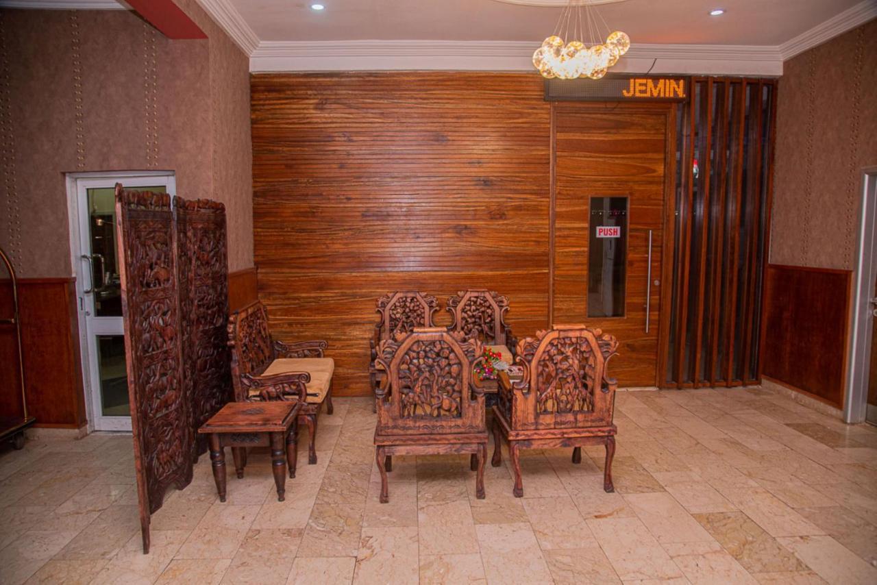 Mahogany Hotel And Suites イバダン エクステリア 写真